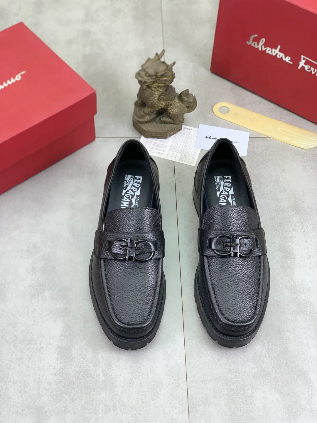 Men's Men's Shoes 💰P480💰[New Style] Water-dyed Niuli 🆘[Salvatore Ferragamo] Ferragamo's latest casual business leather shoes for men! Listed simultaneously! The fabric is made of specially imported original calfskin, and the interior is made of imported water-dyed cowhide. It is absolutely luxurious and leads the fashion trend. Matching code: 38-44 (45 and 46 can be customized) Multiple colors available